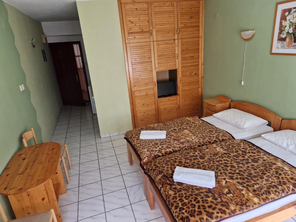 Roza Hotel Es Apartmanhaz Esztergom Eksteriør billede