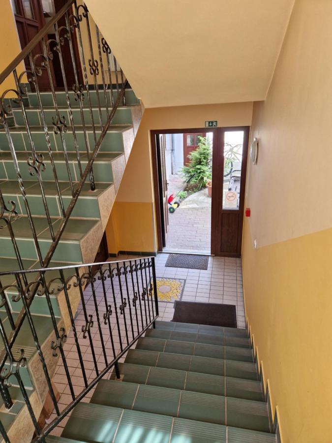 Roza Hotel Es Apartmanhaz Esztergom Eksteriør billede