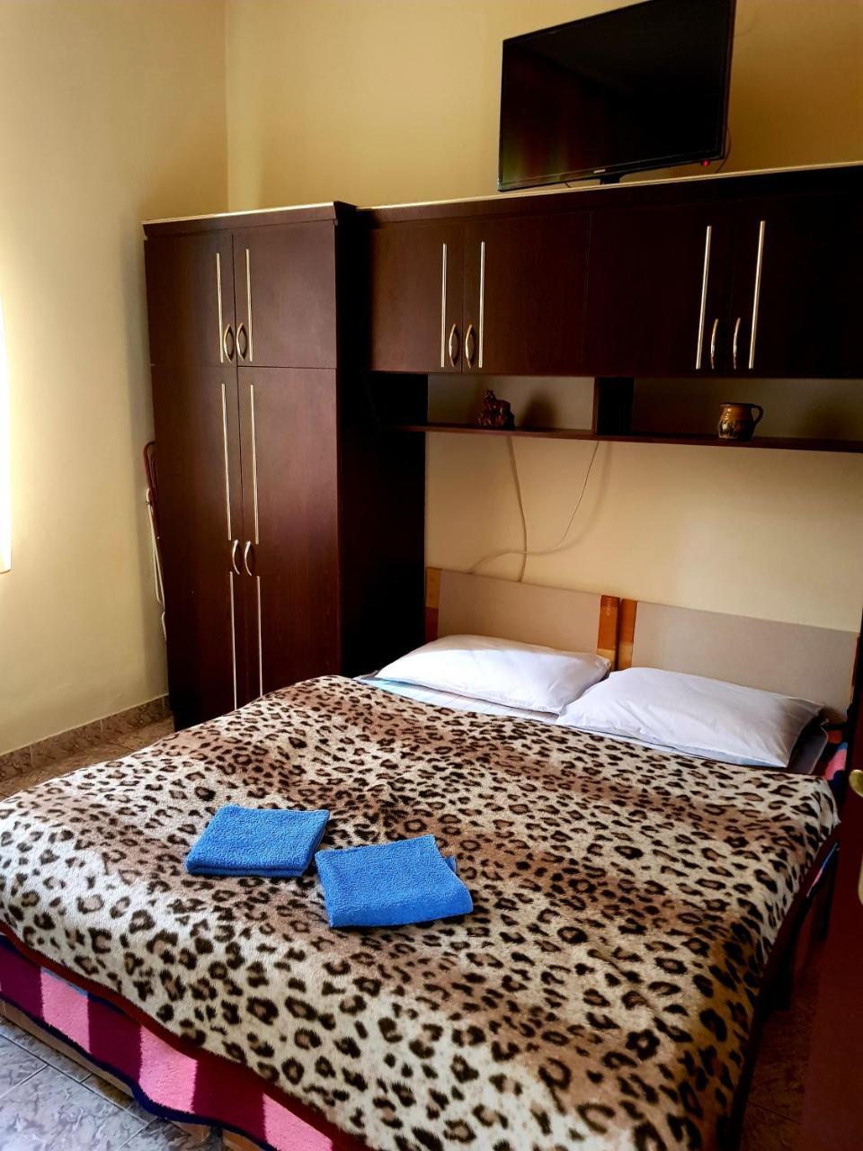 Roza Hotel Es Apartmanhaz Esztergom Eksteriør billede